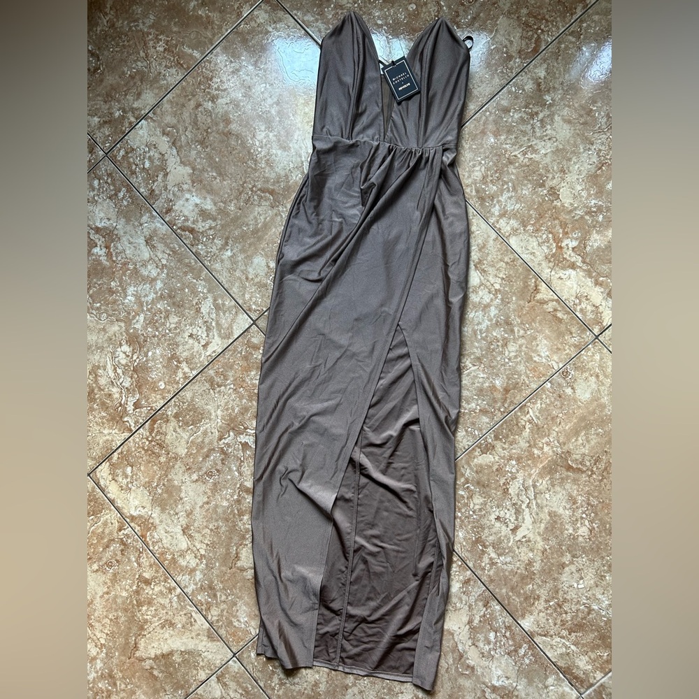 Jake Gown in Taupe
Michael Costello size Small NWT - Picture 4 of 6